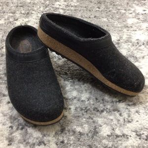 The Walking Company boiled wool cabincore clogs size 41
